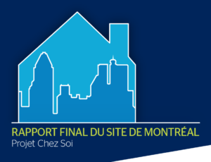 Sur un fond bleu foncé, il y a le contour d'une maison. À l'intérieur de la maison se trouve une ligne d'horizon. Le ciel est bleu et les bâtiments sont verts. Sous la maison se trouve le titre du rapport, "Rapport final du site Montréal. Projet Chez Soi".