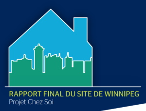Sur un fond bleu foncé, il y a le contour d'une maison. À l'intérieur de la maison se trouve une ligne d'horizon. Le ciel est bleu et les bâtiments sont verts. Sous la maison se trouve le titre du rapport, "Rapport final du site Winnipeg. Projet Chez Soi".