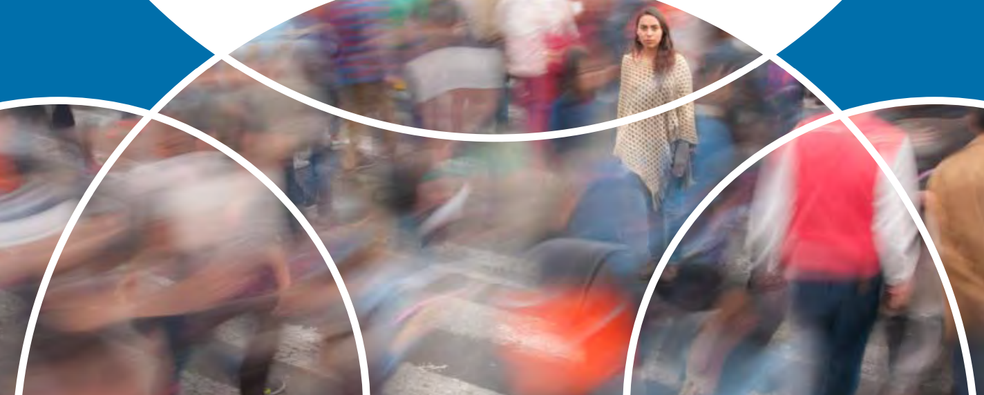 The Mental Health Commission of Canada's 2020 – 2021 Annual Report: The One and the Many cover. A woman standing between many blurred people.
